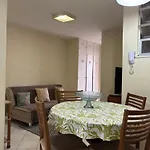 Apartamento mobiliado em Copacabana a 200m da praia